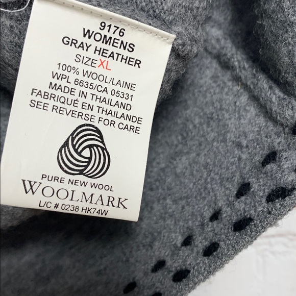 NEW Vtg Woolrich Gray Penguin Knit Vest with Wooden Toggle Size XL - Picture 7 of 9